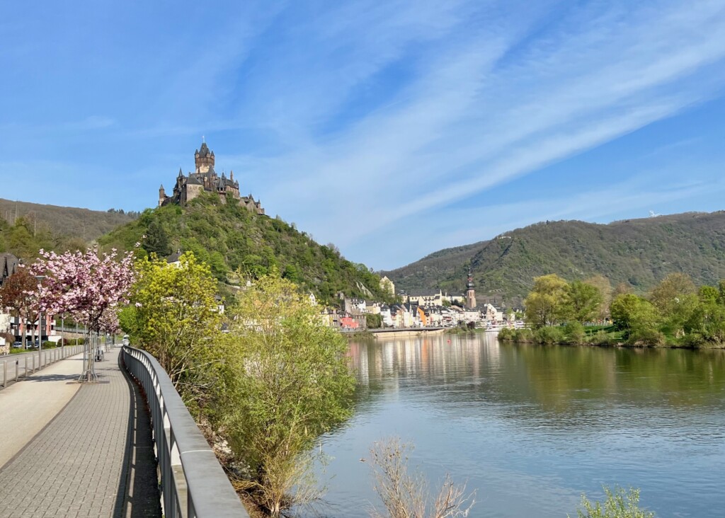 Senheim Biking on the Mosel Cycle Path from Cochem to Senheim in the Mosel ...