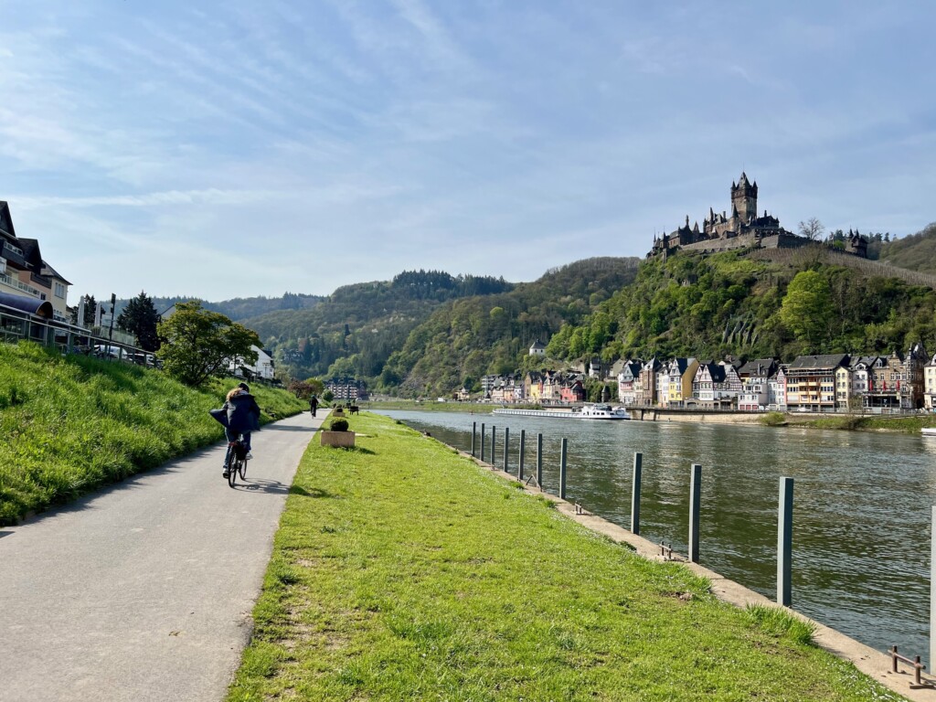 Senheim Biking on the Mosel Cycle Path from Cochem to Senheim in the Mosel ...